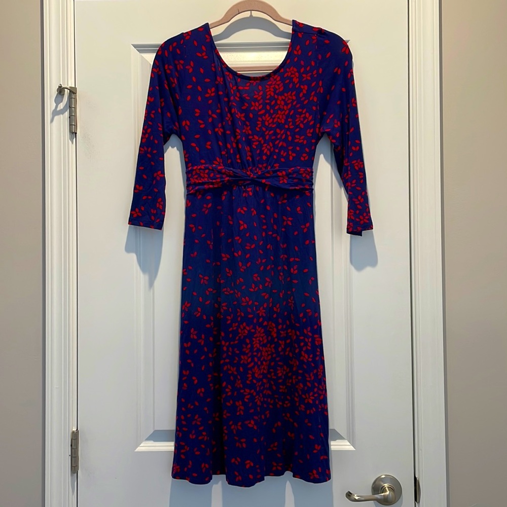 Blue and red pattern maternity dress with tie detail in back